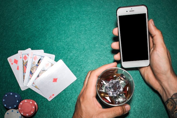 Tampilan live roulette dan blackjack dengan dealer sungguhan di platform hiburan digital